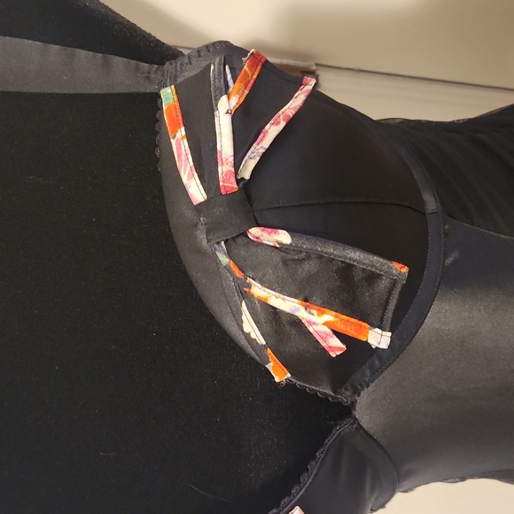 Victoria's Secret Lingerie - Picture 2 of 8